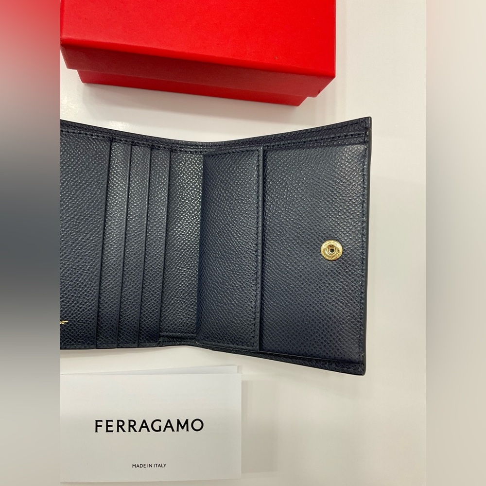 NIB Ferragamo Gancini compact wallet - Picture 7 of 9